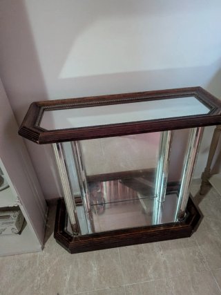 Recibidor de madera y cristal