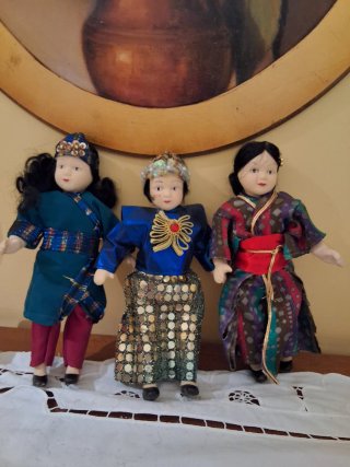 Set 9 Bambole Porcellana Vestiti Etnici