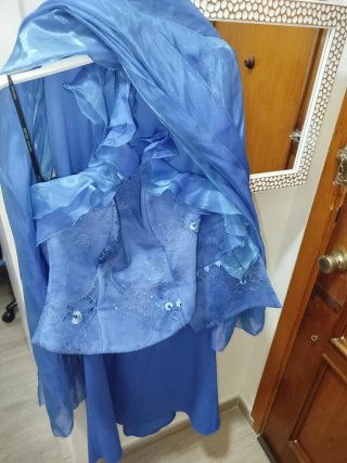 Falda más corpiño y fular de fiesta azul.