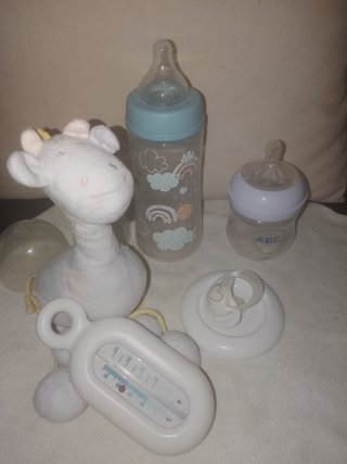Lote Bebé: Biberones Chupete,Peluche y Termómeto