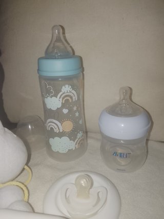 Lote Bebé: Biberones Chupete,Peluche y Termómeto