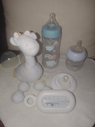 Lote Bebé: Biberones Chupete,Peluche y Termómeto