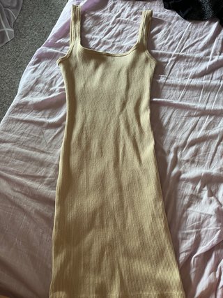 Vestido ajustado beige