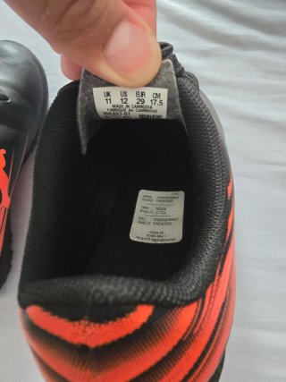 Zapatillas Puma niño negras y naranjas