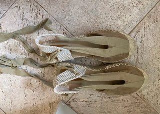 Sandalias esparto con plataforma beige/caqui