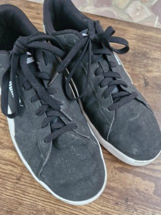Zapatillas Puma Negras y Blancas
