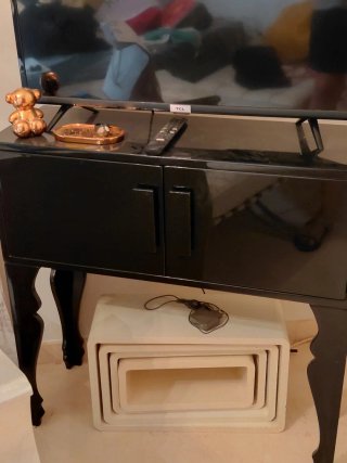 Mueble auxiliar negro lacado