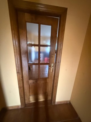 Puerta de madera maciza
