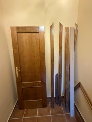 Puerta de madera maciza