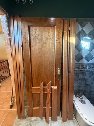 Puerta de madera maciza