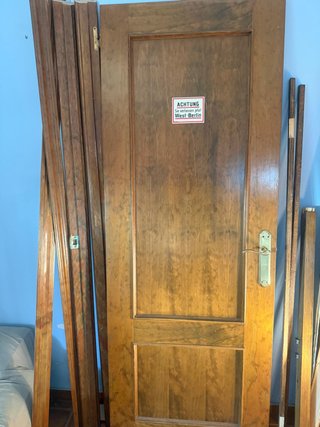 Puerta de madera maciza