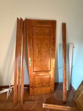 Puerta de madera maciza