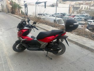 Maxi Scooter Roja y Plata