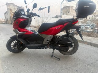Maxi Scooter Roja y Plata