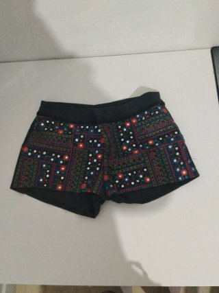 Lote 5 pantalones y 1 falda