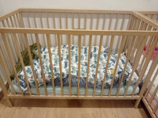 Cuna de madera para bebé
