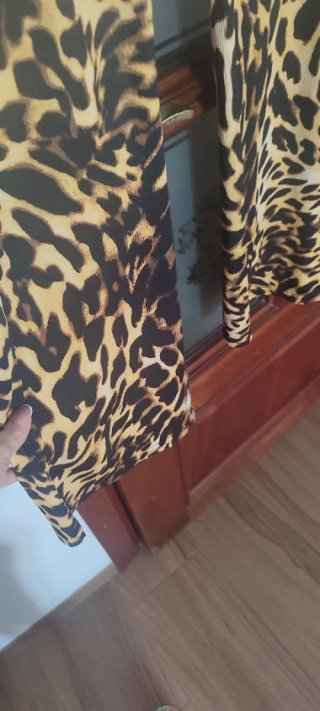 Pantalones estampado leopardo sin estrenar.