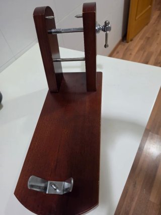 Jamonero de madera y metal