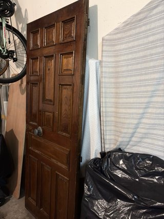 Puerta de castaño maciza