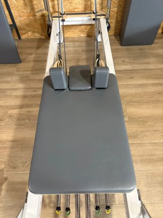 Reformer Pilates Torre Aluminio Blanco
