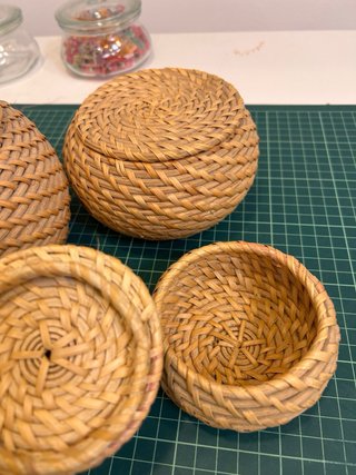 Juego de 3 Cestas de Mimbre con Tapa
