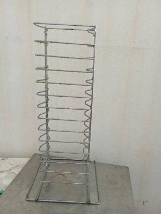 Estantería Metálica Plateada para bandejas de pizz