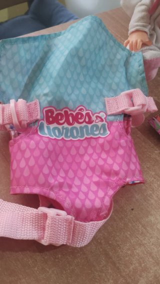 Muñeco Bebés Llorones con mochila y accesorios