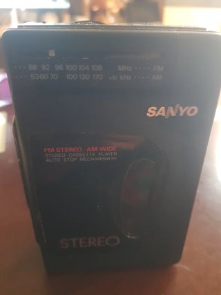 Radio Cassette Sanyo Walkman FM/AM