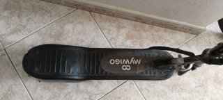 Patinete, el paquete está sin abrir.