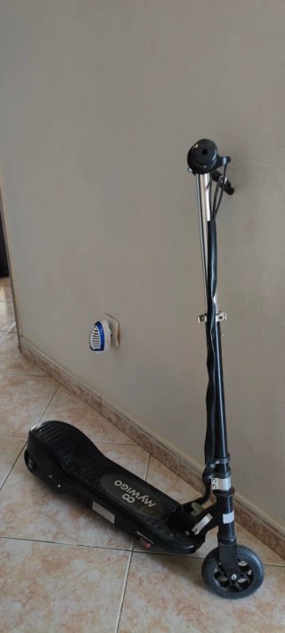 Patinete, el paquete está sin abrir.