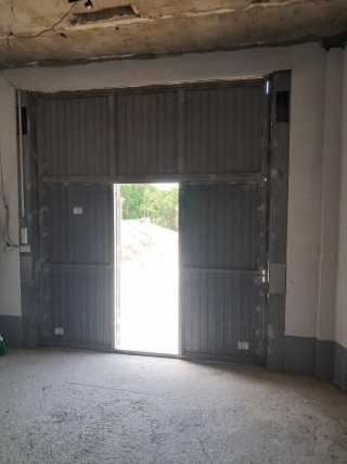 Puerta de garaje galvanizada 290x250