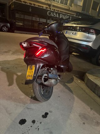 Piaggio Zip SP Scooter Negra y Roja
