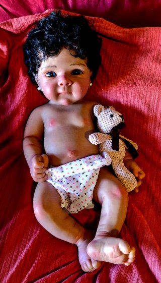 reborn silicona piel negrita con pelo negro rizado