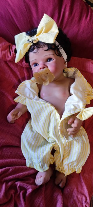 reborn silicona piel negrita con pelo negro rizado