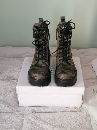 Botines Guess militar + regalo
