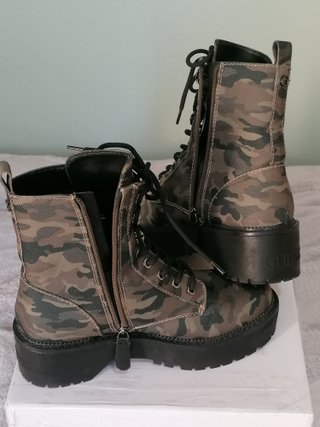 Botines Guess militar + regalo