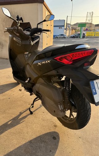 Yamaha XMAX Iron Max 125 Negra/Gris