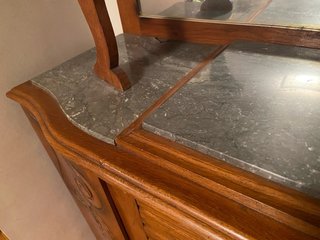 Mueble antiguo madera y mármol. Negociable.