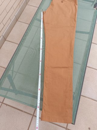 Pantalón chino ocre