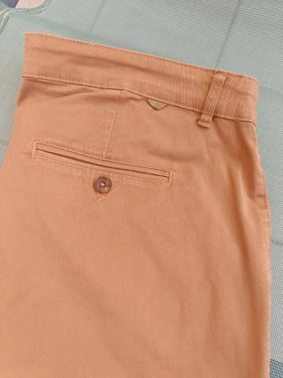 Pantalón chino ocre