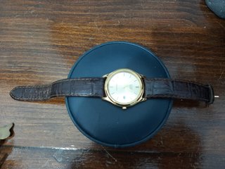 Reloj Citizen de vestir  dorado  correa  marrón