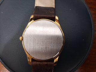 Reloj Citizen de vestir  dorado  correa  marrón