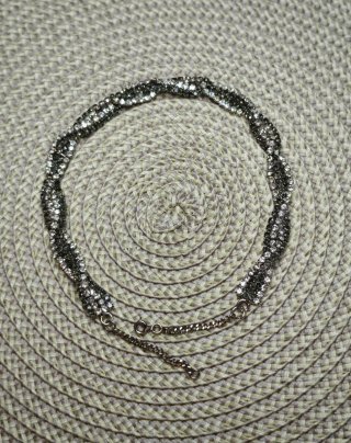 Gargantilla , pulsera de bisutería con pedrería