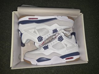 Jordan Retro 4 SB Navy
