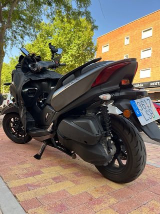 Yamaha Tricity 300 con 1000€ en extras