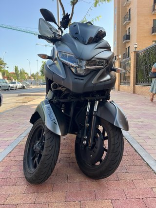 Yamaha Tricity 300 con 1000€ en extras