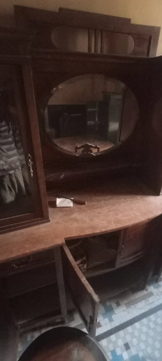 Mueble de madera con cajones