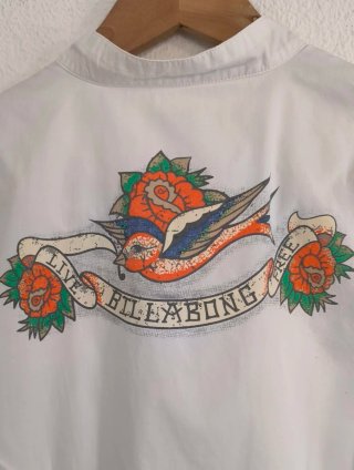 Camisa Billabong Tatuaje Pájaro Flores