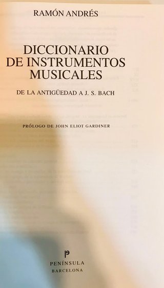 Lote 2 libros Historia de la Música y Diccionario