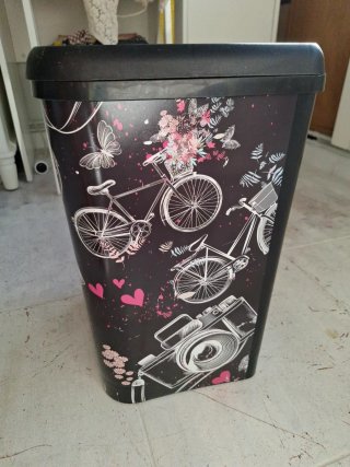 Cubo de basura con pedal
